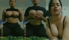 Sexy Desi Girl Play With Her Boob