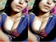 Cute Desi girl Shows Her Boobs