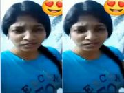 Desi Telugu girl Shows her Boobs